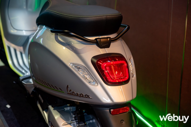 Đây là Vespa Sprint Tech: Thiết kế kinh điển của người Ý hướng tới giới trẻ Việt, có tính năng công nghệ giúp "khoe" xe tinh tế- Ảnh 3. Đây là Vespa Sprint Tech: Thiết kế kinh điển của người Ý hướng tới giới trẻ Việt, có tính năng công nghệ giúp "khoe" xe tinh tế- Ảnh 3.