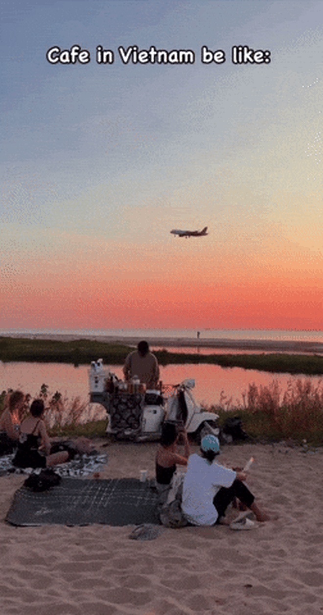 Đẳng cấp xe cà phê vỉa hè Việt Nam: "Bàn tay vàng trong làng chọn địa điểm", khách du lịch ao ước, quán xịn cũng phải ganh- Ảnh 1. Đẳng cấp xe cà phê vỉa hè Việt Nam: "Bàn tay vàng trong làng chọn địa điểm", khách du lịch ao ước, quán xịn cũng phải ganh- Ảnh 1.