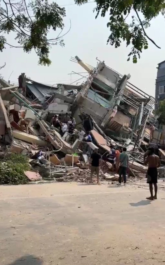 Toàn cảnh Myanmar 3 ngày sau động đất: Công tác cứu hộ chạy đua từng phút, quá nhiều khủng hoảng vẫn tiếp diễn sau thiên tai- Ảnh 1.