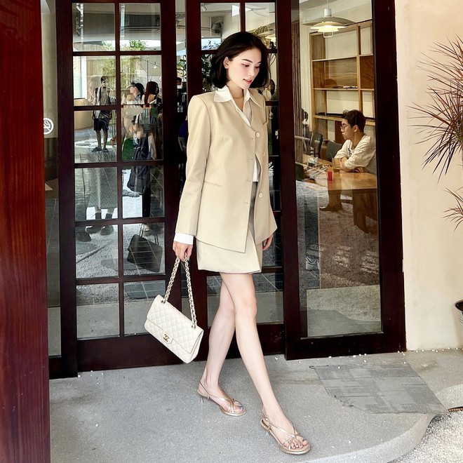 Hóa ra nàng dâu hào môn Linh Rin chọn giày rất đơn giản: Toàn kiểu phối thế nào cũng đẹp và tôn dáng- Ảnh 6. Hóa ra nàng dâu hào môn Linh Rin chọn giày rất đơn giản: Toàn kiểu phối thế nào cũng đẹp và tôn dáng- Ảnh 6.