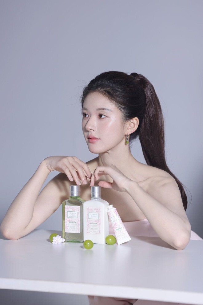 Triệu Lộ Tư tìm ra hướng dẫn sử dụng nhan sắc rồi- Ảnh 5. Triệu Lộ Tư tìm ra hướng dẫn sử dụng nhan sắc rồi- Ảnh 5.