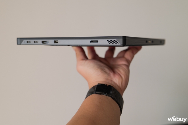 Trải nghiệm ASUS ROG Flow Z13 (2025): Loại bỏ GPU rời để đổi lấy giá trị khác là bước đi liều lĩnh cho một chiếc tablet-laptop chơi game- Ảnh 6. Trải nghiệm ASUS ROG Flow Z13 (2025): Loại bỏ GPU rời để đổi lấy giá trị khác là bước đi liều lĩnh cho một chiếc tablet-laptop chơi game- Ảnh 6.
