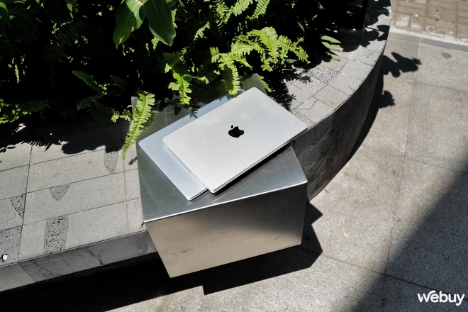 Mở hộp MacBook Air M4 Sky Blue chính hãng VN: Sắc xanh thanh thoát cho chiếc laptop gọn nhẹ mạnh mẽ nhất của Apple- Ảnh 10. Mở hộp MacBook Air M4 Sky Blue chính hãng VN: Sắc xanh thanh thoát cho chiếc laptop gọn nhẹ mạnh mẽ nhất của Apple- Ảnh 10.