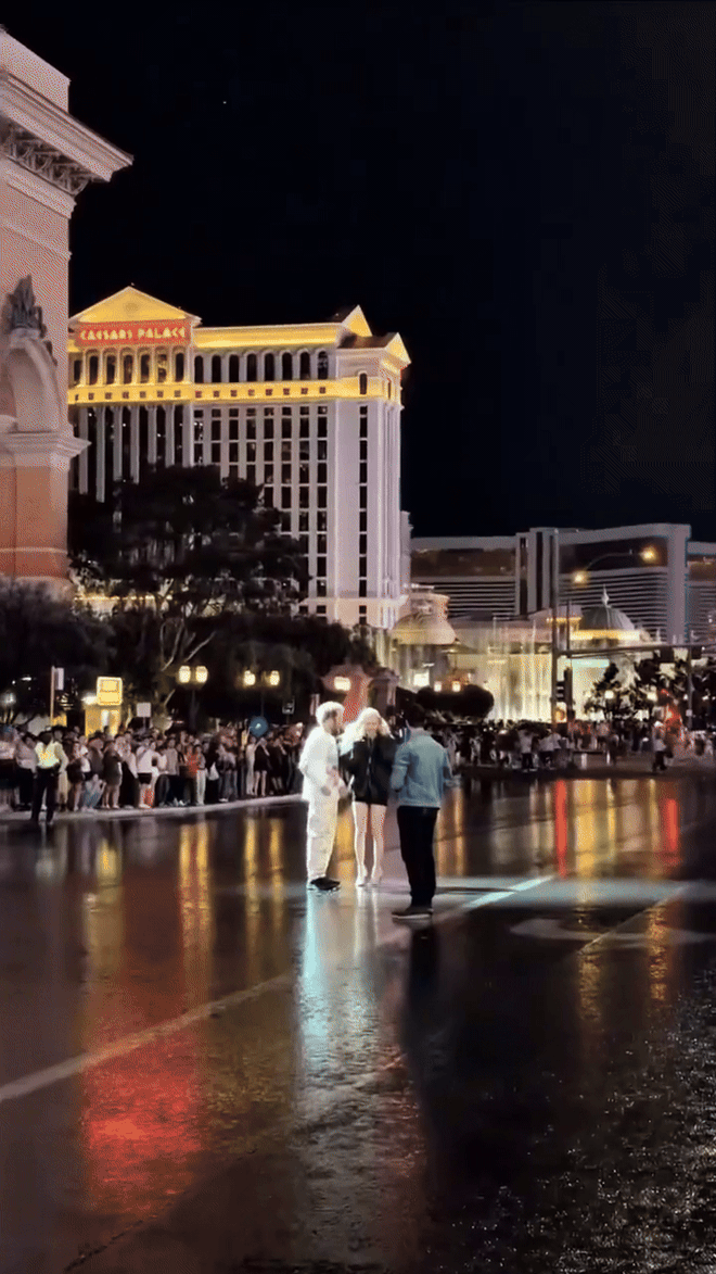 Đường phố Las Vegas náo loạn vì Rosé, chân thế này mới là chân chứ!- Ảnh 4. Đường phố Las Vegas náo loạn vì Rosé, chân thế này mới là chân chứ!- Ảnh 4.