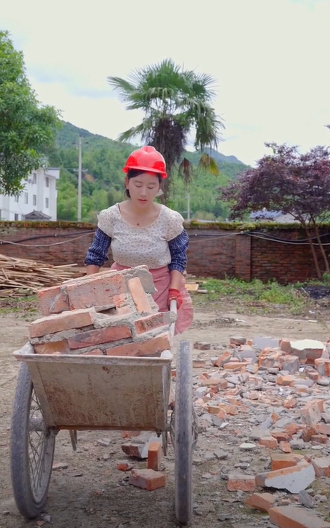 23 tuổi ly hôn làm mẹ đơn thân, 27 tuổi phá sản, gánh nợ 3 tỷ đồng: Hiện tại trở thành chủ tịch "nuôi sống" cả ngôi làng- Ảnh 6. 23 tuổi ly hôn làm mẹ đơn thân, 27 tuổi phá sản, gánh nợ 3 tỷ đồng: Hiện tại trở thành chủ tịch "nuôi sống" cả ngôi làng- Ảnh 6.
