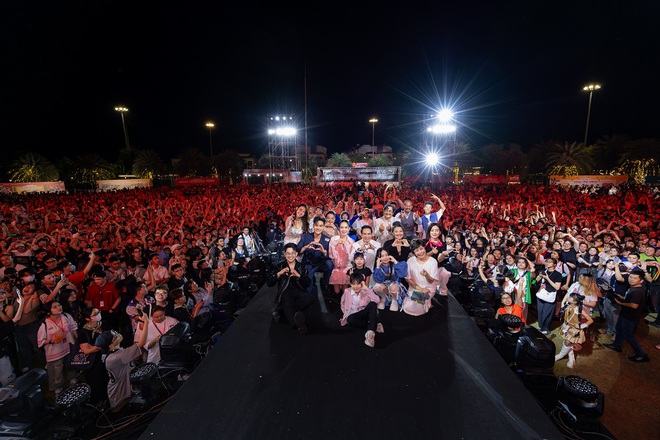 Ái nữ nhà Lý Hải - Minh Hà bùng nổ visual, giọng hát, vũ đạo được khen như idol- Ảnh 4. Ái nữ nhà Lý Hải - Minh Hà bùng nổ visual, giọng hát, vũ đạo được khen như idol- Ảnh 4.