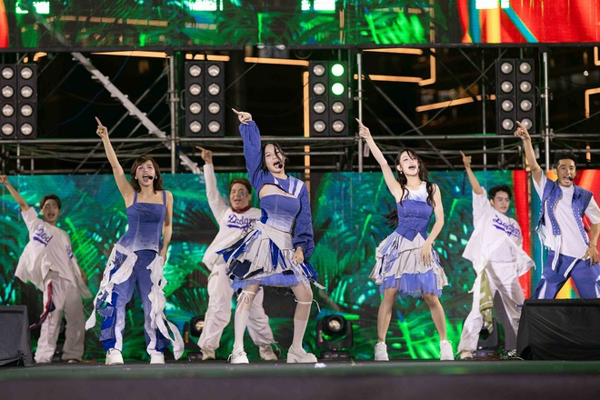 Ái nữ nhà Lý Hải - Minh Hà bùng nổ visual, giọng hát, vũ đạo được khen như idol- Ảnh 9. Ái nữ nhà Lý Hải - Minh Hà bùng nổ visual, giọng hát, vũ đạo được khen như idol- Ảnh 9.