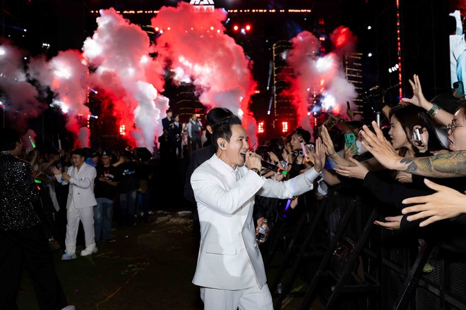Ái nữ nhà Lý Hải - Minh Hà bùng nổ visual, giọng hát, vũ đạo được khen như idol- Ảnh 1. Ái nữ nhà Lý Hải - Minh Hà bùng nổ visual, giọng hát, vũ đạo được khen như idol- Ảnh 1.