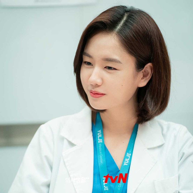 Ngôi sao Hospital Playlist lột xác khó nhận ra, kết quả của giảm cân hay "dao kéo"?- Ảnh 6. Ngôi sao Hospital Playlist lột xác khó nhận ra, kết quả của giảm cân hay "dao kéo"?- Ảnh 6.