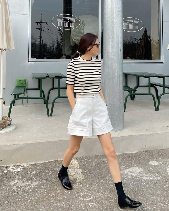 CEO của brand thời trang phối những item đơn giản thành loạt outfit hút mắt, phụ nữ trên dưới 40 tuổi đều nên tham khảo- Ảnh 1. CEO của brand thời trang phối những item đơn giản thành loạt outfit hút mắt, phụ nữ trên dưới 40 tuổi đều nên tham khảo- Ảnh 1.