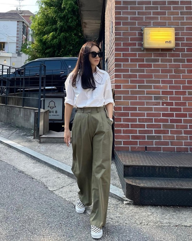 CEO của brand thời trang phối những item đơn giản thành loạt outfit hút mắt, phụ nữ trên dưới 40 tuổi đều nên tham khảo- Ảnh 19. CEO của brand thời trang phối những item đơn giản thành loạt outfit hút mắt, phụ nữ trên dưới 40 tuổi đều nên tham khảo- Ảnh 19.