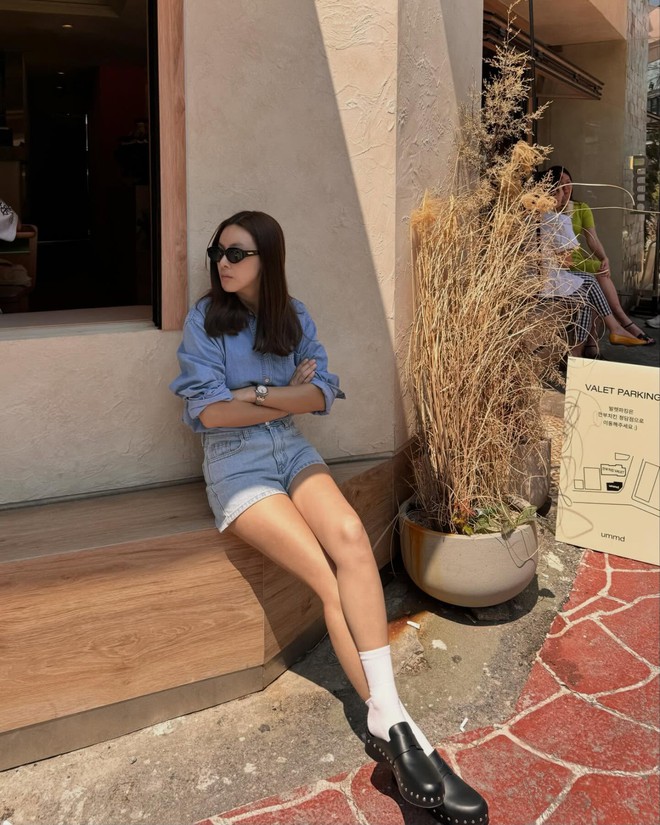 CEO của brand thời trang phối những item đơn giản thành loạt outfit hút mắt, phụ nữ trên dưới 40 tuổi đều nên tham khảo- Ảnh 17. CEO của brand thời trang phối những item đơn giản thành loạt outfit hút mắt, phụ nữ trên dưới 40 tuổi đều nên tham khảo- Ảnh 17.