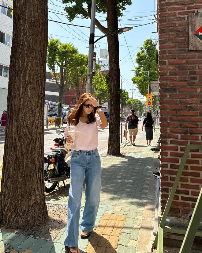 CEO của brand thời trang phối những item đơn giản thành loạt outfit hút mắt, phụ nữ trên dưới 40 tuổi đều nên tham khảo- Ảnh 7. CEO của brand thời trang phối những item đơn giản thành loạt outfit hút mắt, phụ nữ trên dưới 40 tuổi đều nên tham khảo- Ảnh 7.