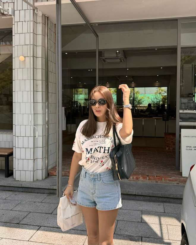 CEO của brand thời trang phối những item đơn giản thành loạt outfit hút mắt, phụ nữ trên dưới 40 tuổi đều nên tham khảo- Ảnh 12. CEO của brand thời trang phối những item đơn giản thành loạt outfit hút mắt, phụ nữ trên dưới 40 tuổi đều nên tham khảo- Ảnh 12.