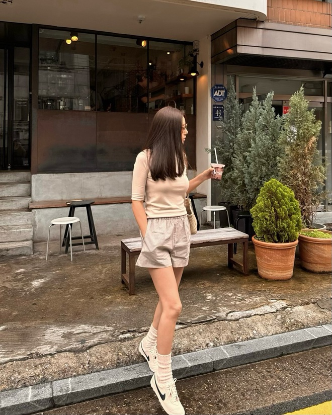 CEO của brand thời trang phối những item đơn giản thành loạt outfit hút mắt, phụ nữ trên dưới 40 tuổi đều nên tham khảo- Ảnh 13. CEO của brand thời trang phối những item đơn giản thành loạt outfit hút mắt, phụ nữ trên dưới 40 tuổi đều nên tham khảo- Ảnh 13.