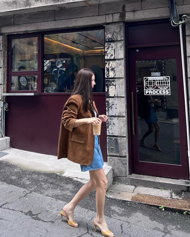 CEO của brand thời trang phối những item đơn giản thành loạt outfit hút mắt, phụ nữ trên dưới 40 tuổi đều nên tham khảo- Ảnh 15. CEO của brand thời trang phối những item đơn giản thành loạt outfit hút mắt, phụ nữ trên dưới 40 tuổi đều nên tham khảo- Ảnh 15.