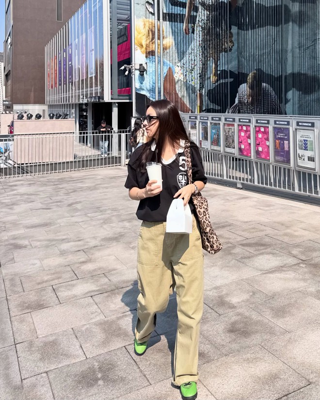 CEO của brand thời trang phối những item đơn giản thành loạt outfit hút mắt, phụ nữ trên dưới 40 tuổi đều nên tham khảo- Ảnh 9. CEO của brand thời trang phối những item đơn giản thành loạt outfit hút mắt, phụ nữ trên dưới 40 tuổi đều nên tham khảo- Ảnh 9.