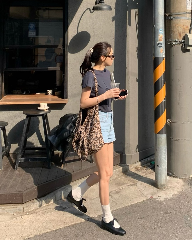 CEO của brand thời trang phối những item đơn giản thành loạt outfit hút mắt, phụ nữ trên dưới 40 tuổi đều nên tham khảo- Ảnh 2. CEO của brand thời trang phối những item đơn giản thành loạt outfit hút mắt, phụ nữ trên dưới 40 tuổi đều nên tham khảo- Ảnh 2.