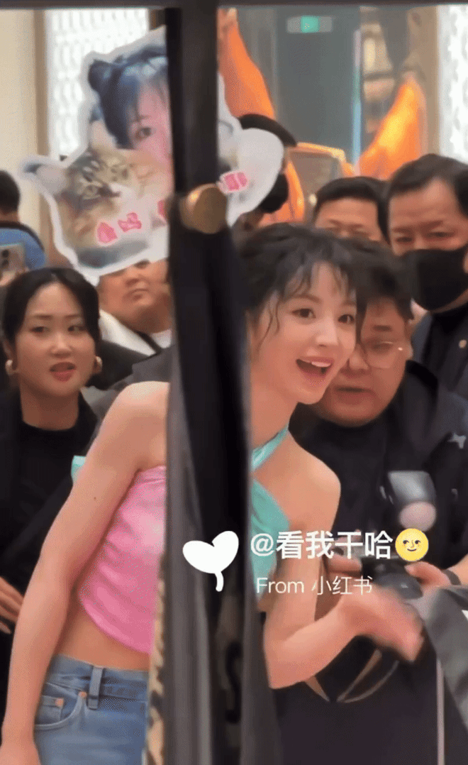 Búp bê cổ trang cũng phải chịu thua trước đôi chân triệu đô của "bản sao Lưu Diệc Phi"- Ảnh 11. Búp bê cổ trang cũng phải chịu thua trước đôi chân triệu đô của "bản sao Lưu Diệc Phi"- Ảnh 11.
