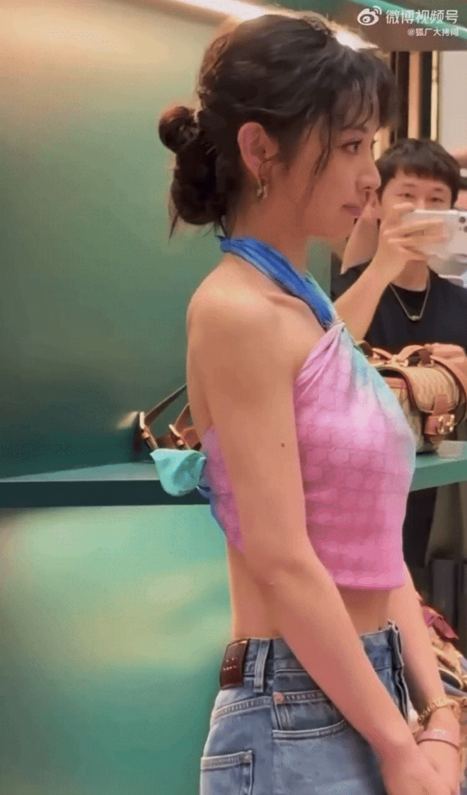 Búp bê cổ trang cũng phải chịu thua trước đôi chân triệu đô của "bản sao Lưu Diệc Phi"- Ảnh 10. Búp bê cổ trang cũng phải chịu thua trước đôi chân triệu đô của "bản sao Lưu Diệc Phi"- Ảnh 10.