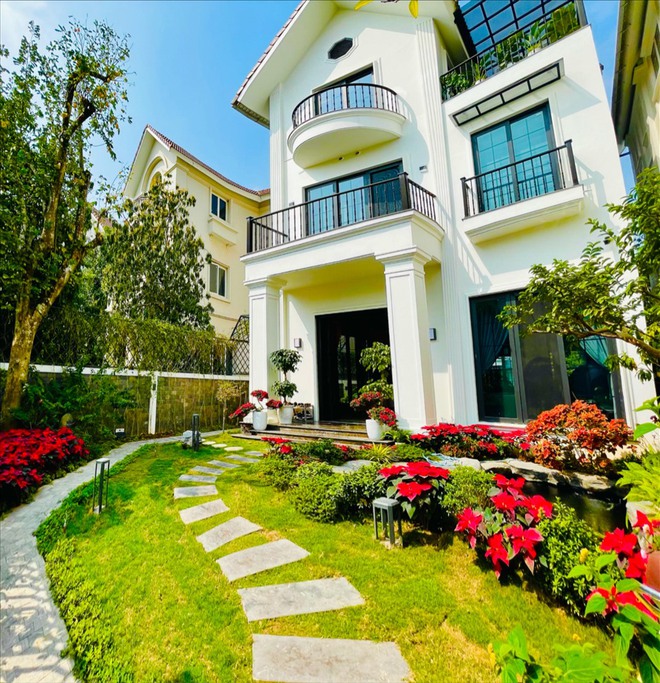 Nữ diễn viên sở hữu biệt thự 600m2 ở khu đắt đỏ Hà Nội, 10 siêu thị đông khách, được chồng cưng chiều- Ảnh 2. Nữ diễn viên sở hữu biệt thự 600m2 ở khu đắt đỏ Hà Nội, 10 siêu thị đông khách, được chồng cưng chiều- Ảnh 2.