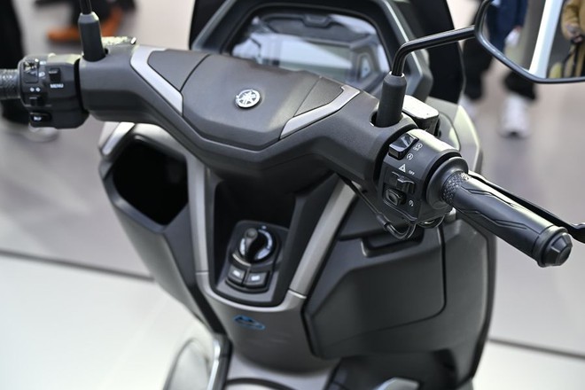 Tái xuất sau gần 10 năm vắng bóng, Yamaha NMAX155 chính thức được ra mắt, nhưng vẫn khó có cửa cạnh tranh tại thị trường Việt!- Ảnh 7. Tái xuất sau gần 10 năm vắng bóng, Yamaha NMAX155 chính thức được ra mắt, nhưng vẫn khó có cửa cạnh tranh tại thị trường Việt!- Ảnh 7.