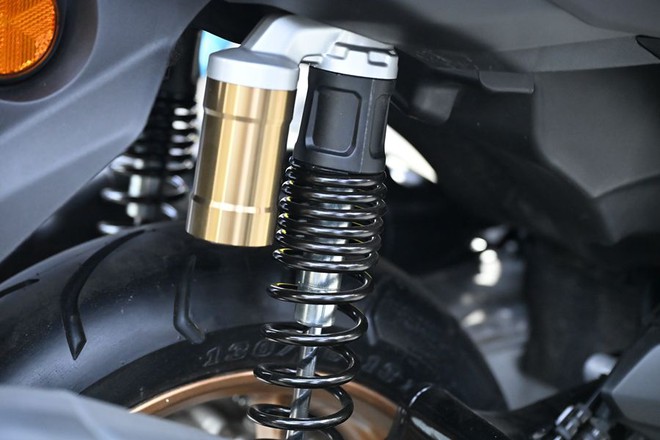 Tái xuất sau gần 10 năm vắng bóng, Yamaha NMAX155 chính thức được ra mắt, nhưng vẫn khó có cửa cạnh tranh tại thị trường Việt!- Ảnh 11. Tái xuất sau gần 10 năm vắng bóng, Yamaha NMAX155 chính thức được ra mắt, nhưng vẫn khó có cửa cạnh tranh tại thị trường Việt!- Ảnh 11.