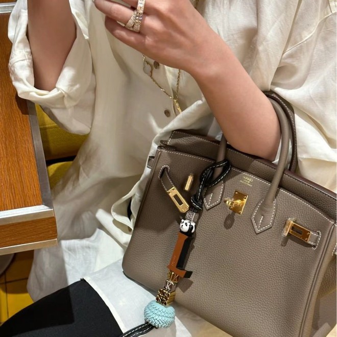 Các “pháp sư Trung Hoa” bán Hermès Birkin chỉ 42 triệu đồng với cam đoan "y hãng": Tin được không?- Ảnh 8. Các “pháp sư Trung Hoa” bán Hermès Birkin chỉ 42 triệu đồng với cam đoan "y hãng": Tin được không?- Ảnh 8.