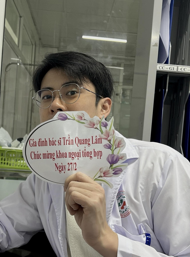 Chân dung bác sĩ Tuyên Quang khiến hội chị em thốt lên: "Không cần gây mê, em tự mê"- Ảnh 11. Chân dung bác sĩ Tuyên Quang khiến hội chị em thốt lên: "Không cần gây mê, em tự mê"- Ảnh 11.