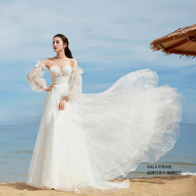 Tạo hình cô dâu xấu nhất của Địch Lệ Nhiệt Ba đây rồi- Ảnh 11. Tạo hình cô dâu xấu nhất của Địch Lệ Nhiệt Ba đây rồi- Ảnh 11.