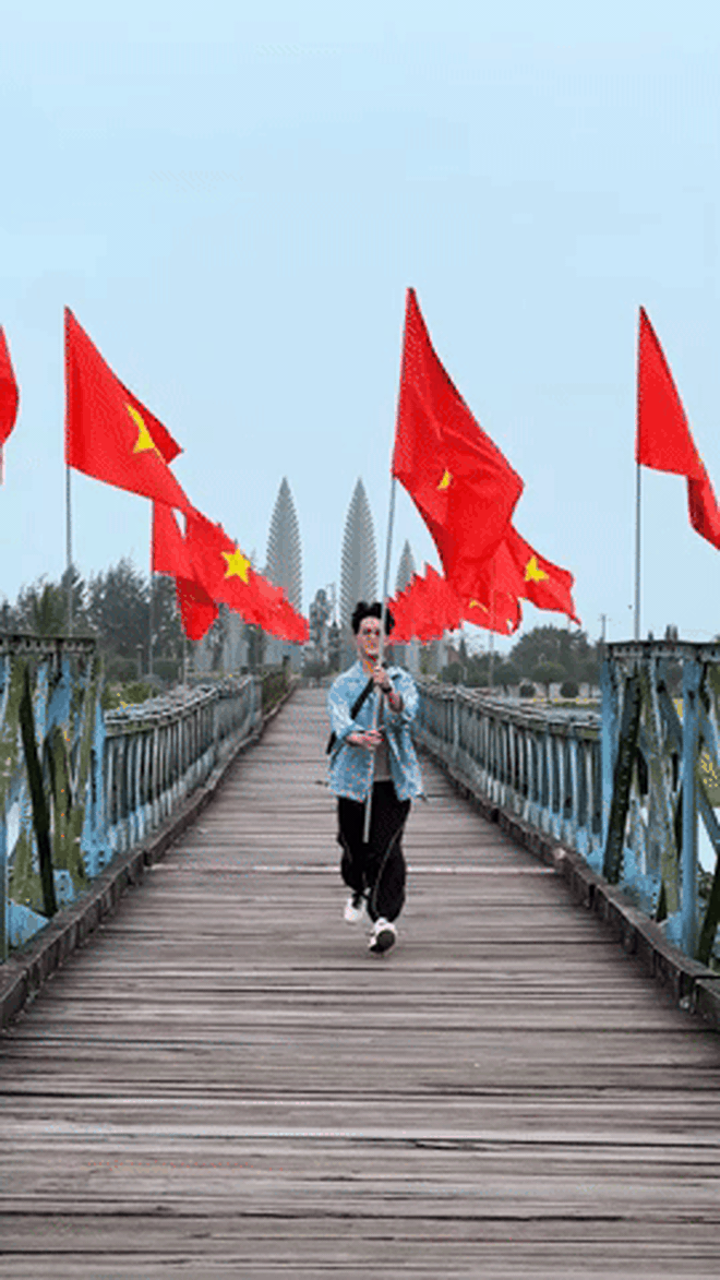 Cây cầu "dài nhất trong lịch sử" trở thành điểm đến hot dịp 30/4: Chúng ta chỉ mất 2 phút để chạy qua, nhưng ông cha ta mất đến 21 năm để nối liền đôi bờ Nam-Bắc!- Ảnh 3. Cây cầu "dài nhất trong lịch sử" trở thành điểm đến hot dịp 30/4: Chúng ta chỉ mất 2 phút để chạy qua, nhưng ông cha ta mất đến 21 năm để nối liền đôi bờ Nam-Bắc!- Ảnh 3.