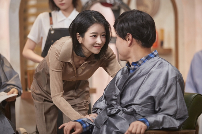 Seo Ye Ji "bẹo hình bẹo dạng" trong show mới, visual tuổi 35 thế nào mà netizen ồ ạt đòi trở lại?- Ảnh 3. Seo Ye Ji "bẹo hình bẹo dạng" trong show mới, visual tuổi 35 thế nào mà netizen ồ ạt đòi trở lại?- Ảnh 3.