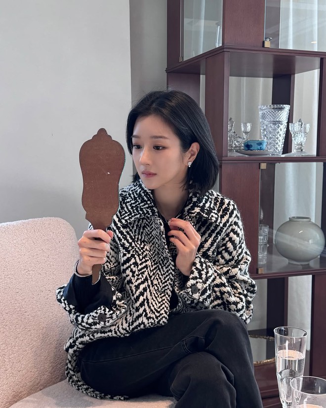 Seo Ye Ji "bẹo hình bẹo dạng" trong show mới, visual tuổi 35 thế nào mà netizen ồ ạt đòi trở lại?- Ảnh 11. Seo Ye Ji "bẹo hình bẹo dạng" trong show mới, visual tuổi 35 thế nào mà netizen ồ ạt đòi trở lại?- Ảnh 11.