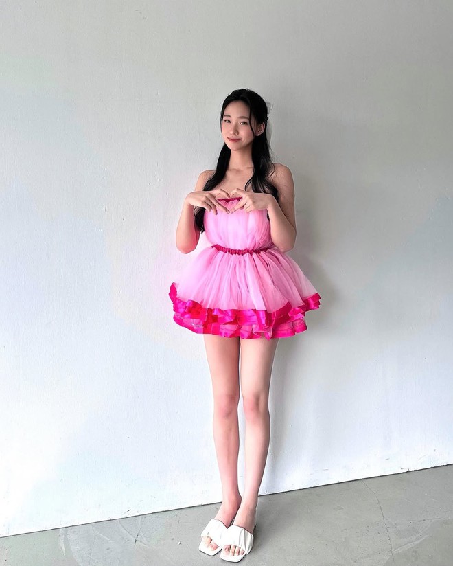 Cháu gái Từ Hy Viên khoe body nóng hơn nắng hè, được khen giống bác y đúc- Ảnh 6.