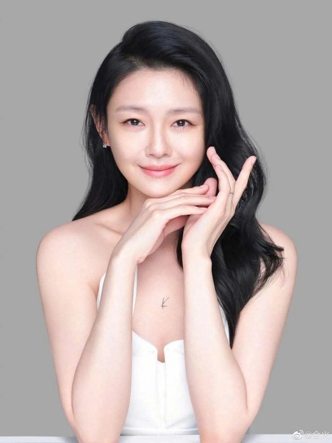 Cháu gái Từ Hy Viên khoe body nóng hơn nắng hè, được khen giống bác y đúc- Ảnh 1.