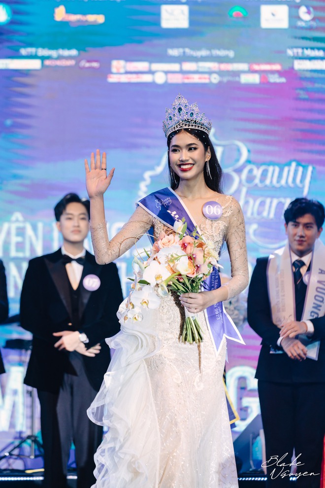 Hoa khôi Ngoại thương 2024 cao 1m79 sau một năm đăng quang: Vẫn giỏi và quá "slay"!- Ảnh 1. Hoa khôi Ngoại thương 2024 cao 1m79 sau một năm đăng quang: Vẫn giỏi và quá "slay"!- Ảnh 1.