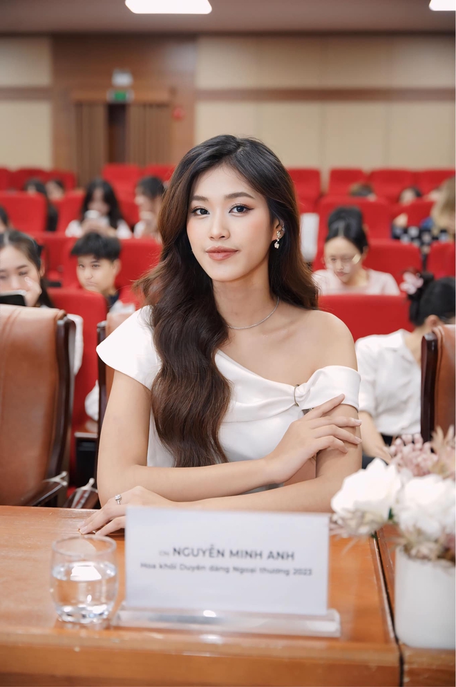 Lục lại profile Hoa khôi Ngoại thương 2024 sau một năm đăng quang: Vẫn giỏi và Lục lại profile Hoa khôi Ngoại thương 2024 sau một năm đăng quang: Vẫn giỏi và