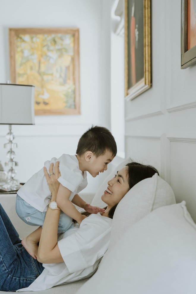 Xuất hiện chỉ vài giây trong clip của mẹ, con út nhà Tăng Thanh Hà liền trở thành tiêu điểm gây chú ý- Ảnh 1. Xuất hiện chỉ vài giây trong clip của mẹ, con út nhà Tăng Thanh Hà liền trở thành tiêu điểm gây chú ý- Ảnh 1.