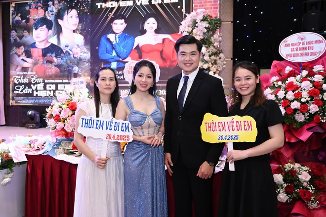 Ca sĩ Dương Minh Thu bị Nguyễn Phú Quí "nạt", hé lộ lý do không yêu, không kết hôn ở tuổi 43- Ảnh 3. Ca sĩ Dương Minh Thu bị Nguyễn Phú Quí "nạt", hé lộ lý do không yêu, không kết hôn ở tuổi 43- Ảnh 3.
