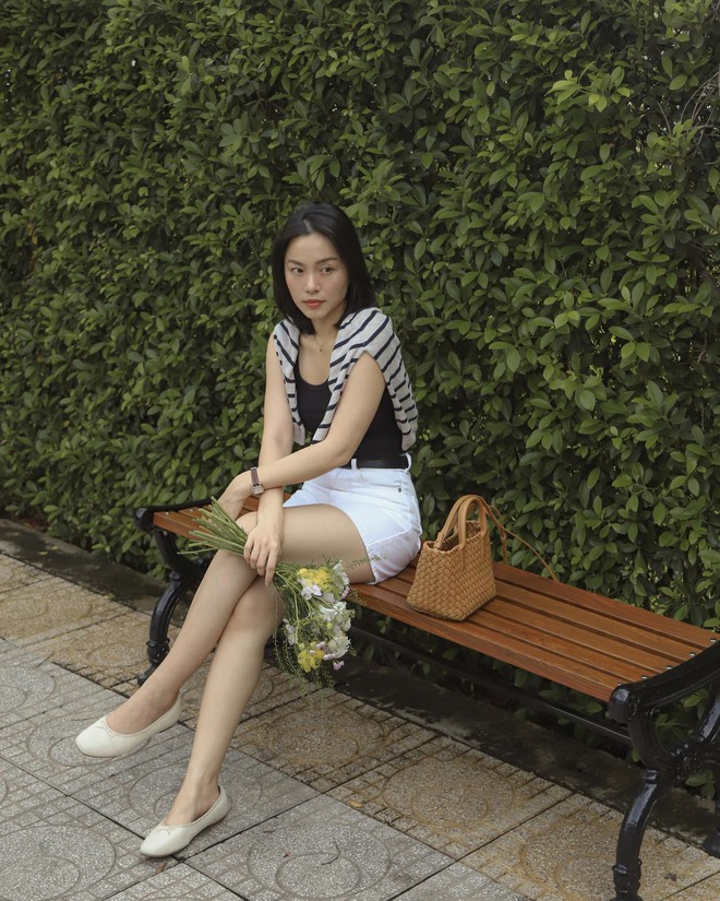 Hội mỹ nhân Việt có bộ sưu tập giày bệt tuyệt đỉnh: 5 đôi phối thế nào cũng trẻ và sang- Ảnh 3. Hội mỹ nhân Việt có bộ sưu tập giày bệt tuyệt đỉnh: 5 đôi phối thế nào cũng trẻ và sang- Ảnh 3.