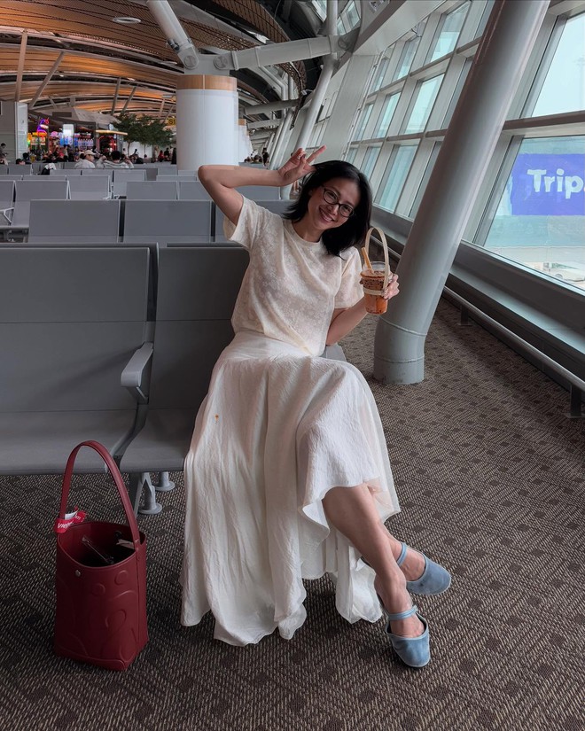 Hội mỹ nhân Việt có bộ sưu tập giày bệt tuyệt đỉnh: 5 đôi phối thế nào cũng trẻ và sang- Ảnh 11. Hội mỹ nhân Việt có bộ sưu tập giày bệt tuyệt đỉnh: 5 đôi phối thế nào cũng trẻ và sang- Ảnh 11.