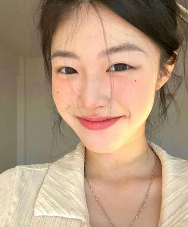 Tưởng thiếu bước makeup này sẽ kém xinh, ai ngờ lại thành 'trend hack tuổi' của hội sao Hàn- Ảnh 18. Tưởng thiếu bước makeup này sẽ kém xinh, ai ngờ lại thành 'trend hack tuổi' của hội sao Hàn- Ảnh 18.