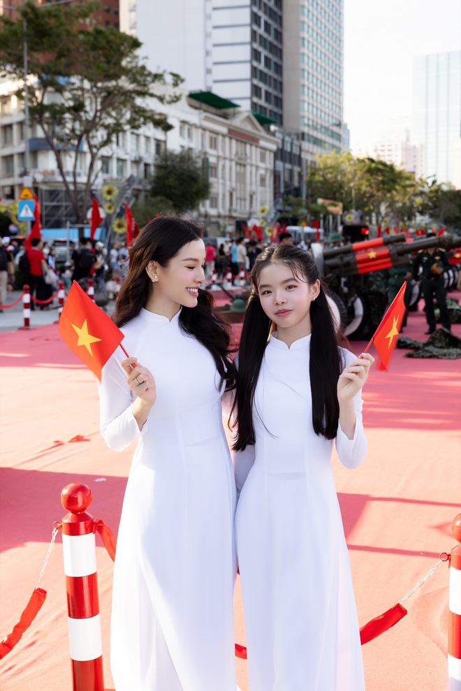 Phương Trinh Jolie: "Mia học trường quốc tế nhưng tôi luôn dạy con gái mình về lịch sử Việt Nam"- Ảnh 4. Phương Trinh Jolie: "Mia học trường quốc tế nhưng tôi luôn dạy con gái mình về lịch sử Việt Nam"- Ảnh 4.