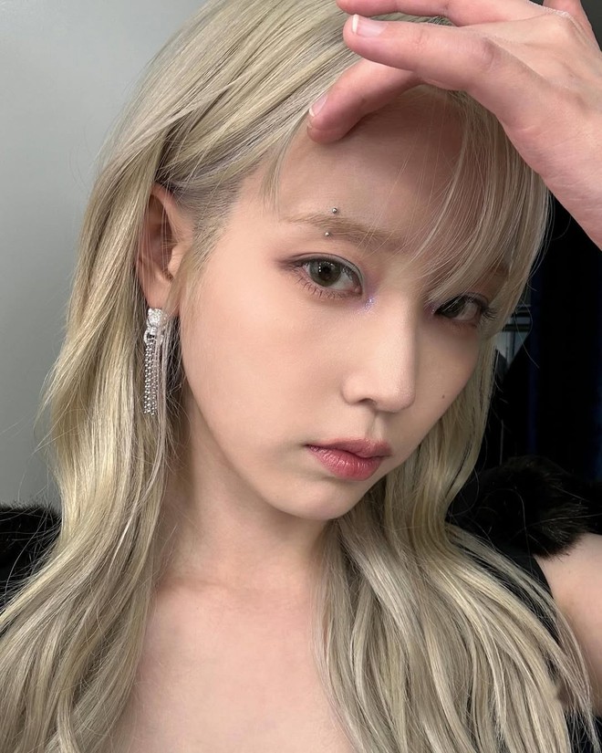 Tưởng thiếu bước makeup này sẽ kém xinh, ai ngờ lại thành 'trend hack tuổi' của hội sao Hàn- Ảnh 4. Tưởng thiếu bước makeup này sẽ kém xinh, ai ngờ lại thành 'trend hack tuổi' của hội sao Hàn- Ảnh 4.