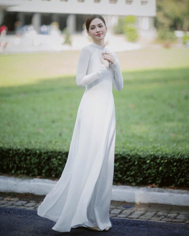 Giai nhân Vbiz nô nức mừng Đại Lễ 30/4: Áo dài lần nữa lên ngôi!- Ảnh 1. Giai nhân Vbiz nô nức mừng Đại Lễ 30/4: Áo dài lần nữa lên ngôi!- Ảnh 1.