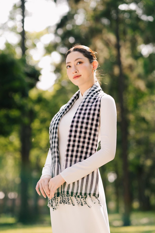 Giai nhân Vbiz nô nức mừng Đại Lễ 30/4: Áo dài lần nữa lên ngôi!- Ảnh 16. Giai nhân Vbiz nô nức mừng Đại Lễ 30/4: Áo dài lần nữa lên ngôi!- Ảnh 16.
