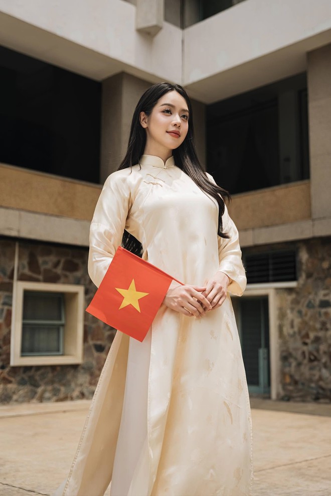 Giai nhân Vbiz nô nức mừng Đại Lễ 30/4: Áo dài lần nữa lên ngôi!- Ảnh 3. Giai nhân Vbiz nô nức mừng Đại Lễ 30/4: Áo dài lần nữa lên ngôi!- Ảnh 3.