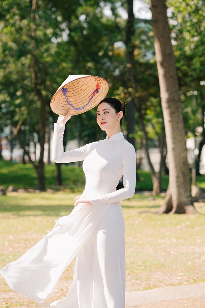 Giai nhân Vbiz nô nức mừng Đại Lễ 30/4: Áo dài lần nữa lên ngôi!- Ảnh 15. Giai nhân Vbiz nô nức mừng Đại Lễ 30/4: Áo dài lần nữa lên ngôi!- Ảnh 15.