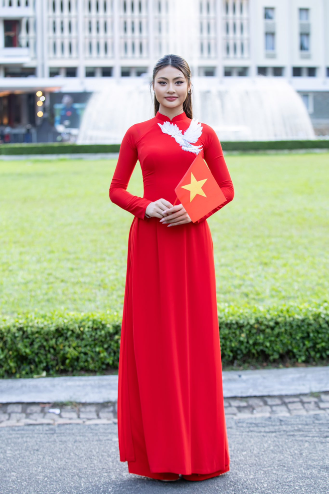 Giai nhân Vbiz nô nức mừng Đại Lễ 30/4: Áo dài lần nữa lên ngôi!- Ảnh 21. Giai nhân Vbiz nô nức mừng Đại Lễ 30/4: Áo dài lần nữa lên ngôi!- Ảnh 21.