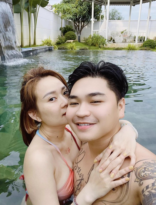 Cuộc sống viên mãn của nam nghệ sĩ Việt lấy vợ hơn 8 tuổi, có 2 con riêng- Ảnh 1. Cuộc sống viên mãn của nam nghệ sĩ Việt lấy vợ hơn 8 tuổi, có 2 con riêng- Ảnh 1.